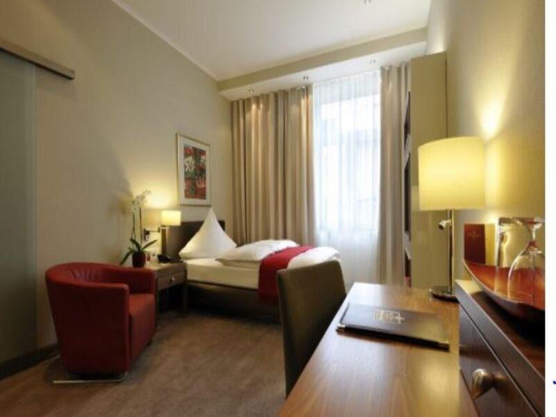 Kastens Hotel Luisenhof Hannover Ngoại thất bức ảnh A typical room at the hotel