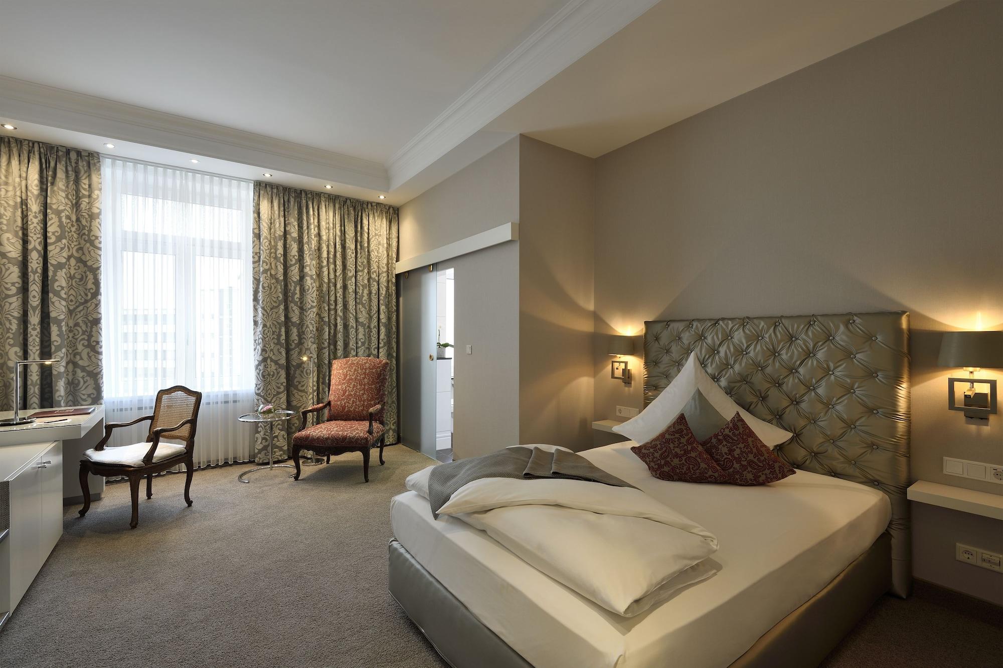 Kastens Hotel Luisenhof Hannover Ngoại thất bức ảnh A room at the Hotel de Saxe