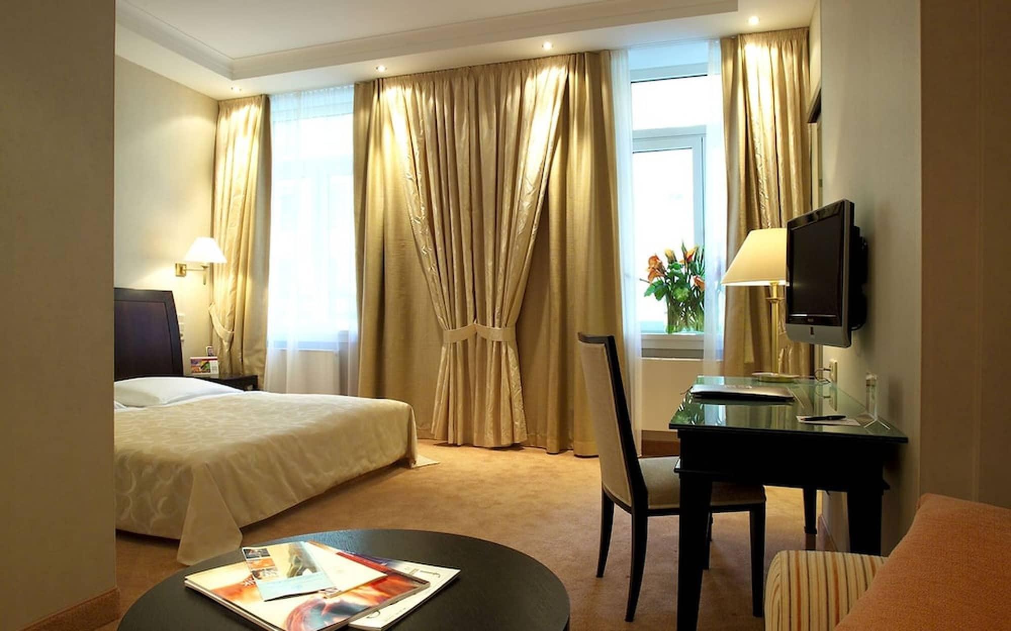 Kastens Hotel Luisenhof Hannover Ngoại thất bức ảnh A room at the Hotel de France