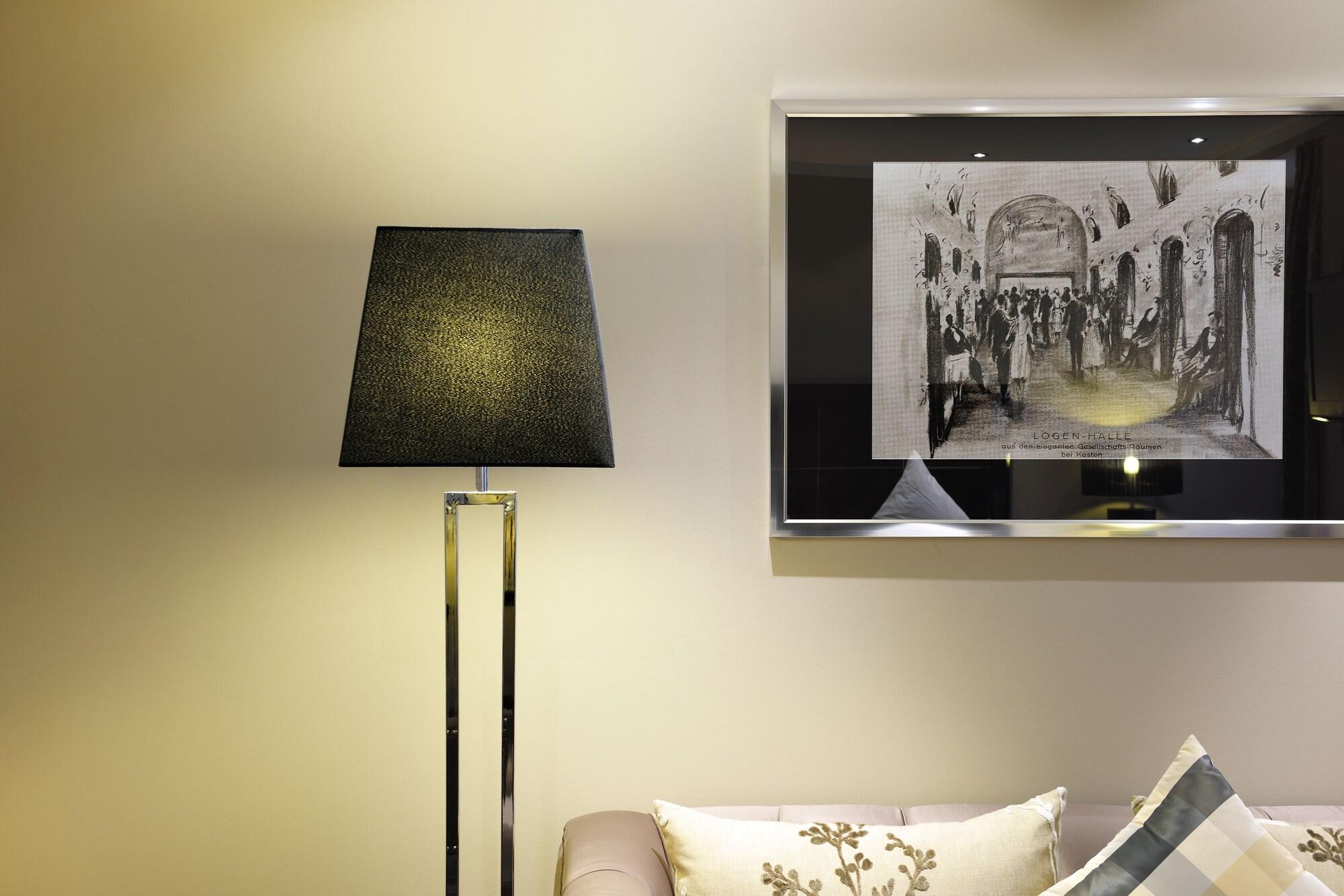 Kastens Hotel Luisenhof Hannover Ngoại thất bức ảnh A floor lamp