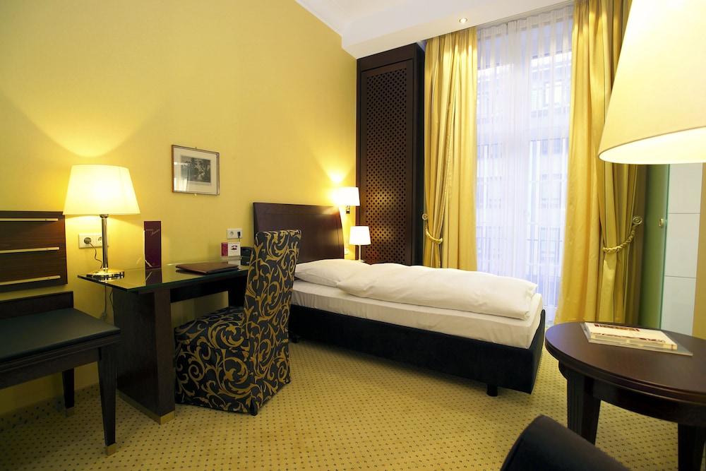 Kastens Hotel Luisenhof Hannover Ngoại thất bức ảnh A single room