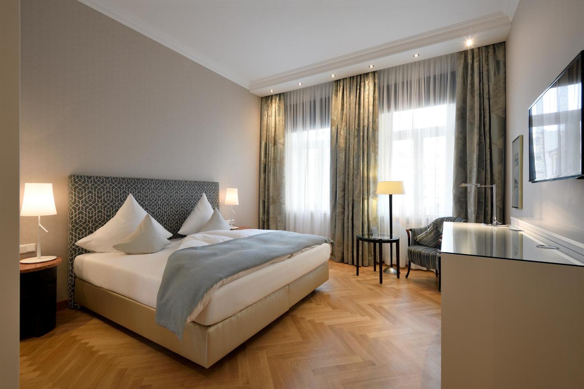 Kastens Hotel Luisenhof Hannover Ngoại thất bức ảnh A room at the Hotel Axelmannstein