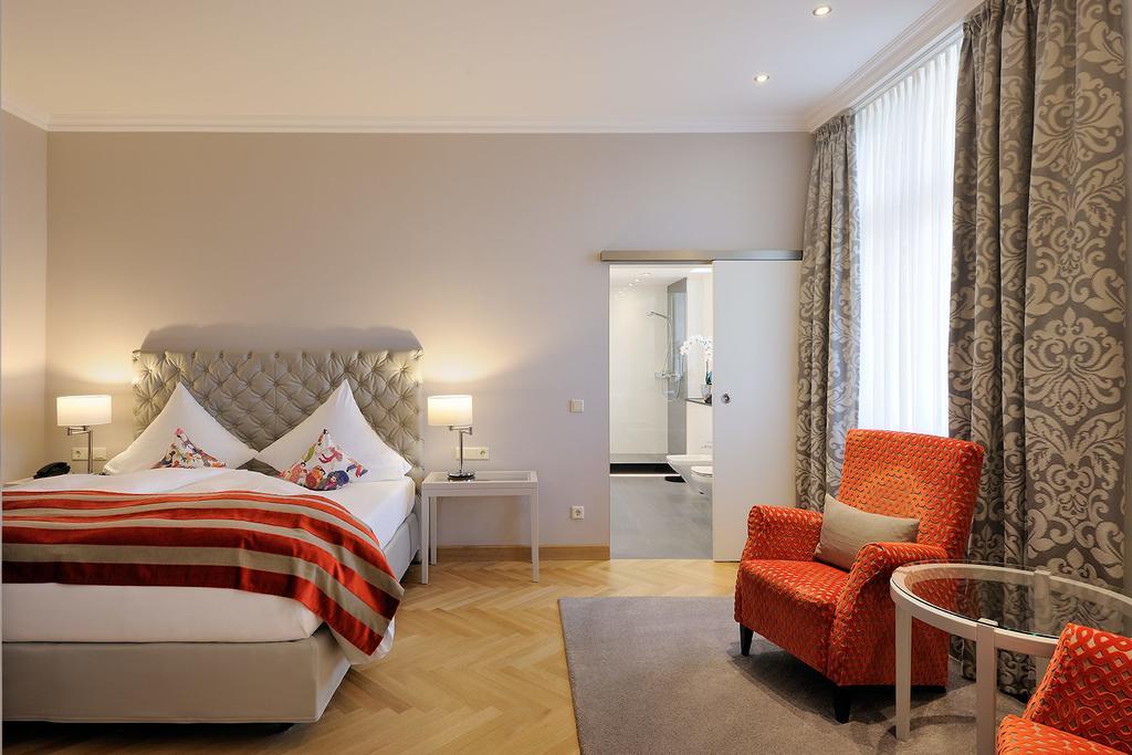 Kastens Hotel Luisenhof Hannover Ngoại thất bức ảnh A room at the Hotel Axelmannstein